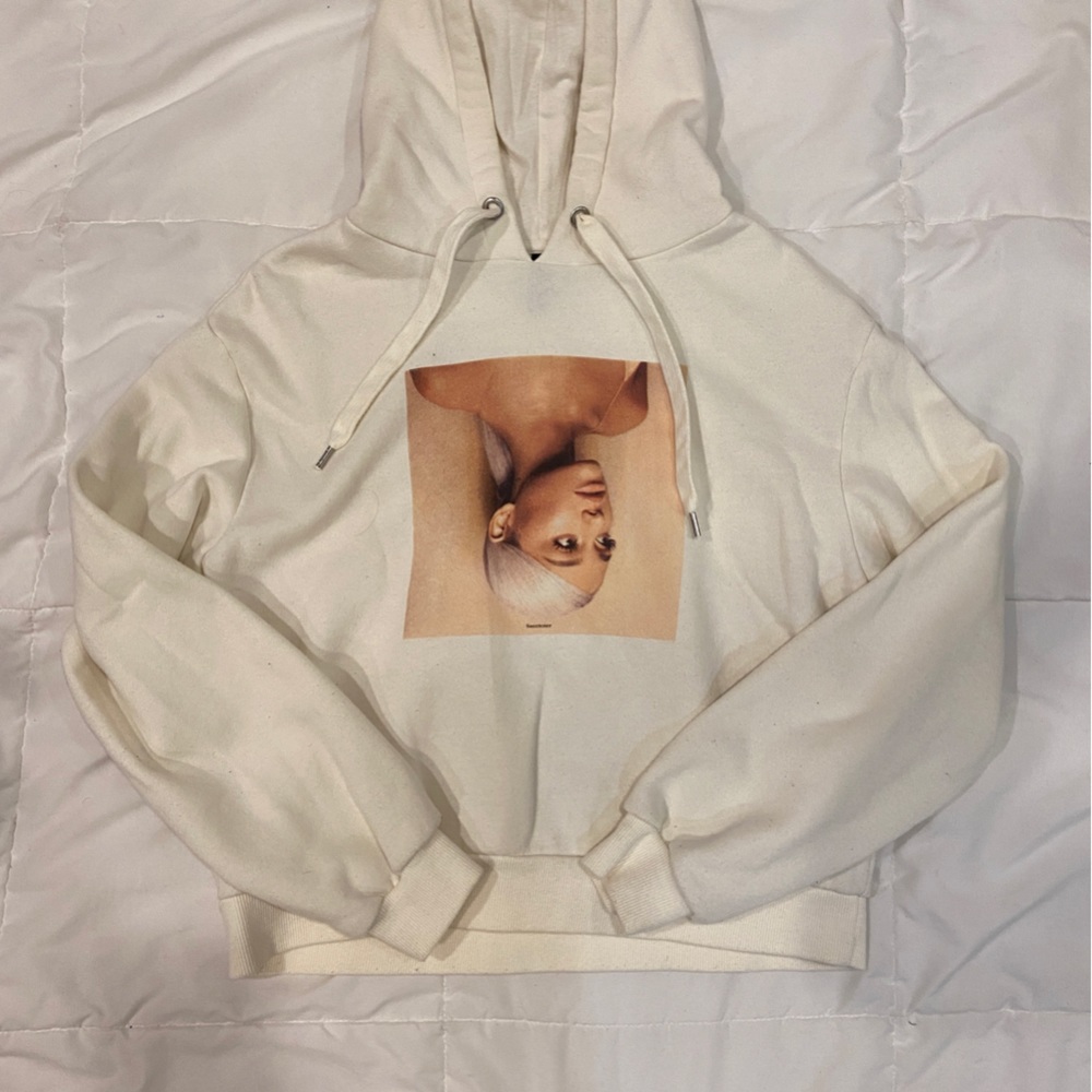ARIANA GRANDE sweetener album merch from H&M